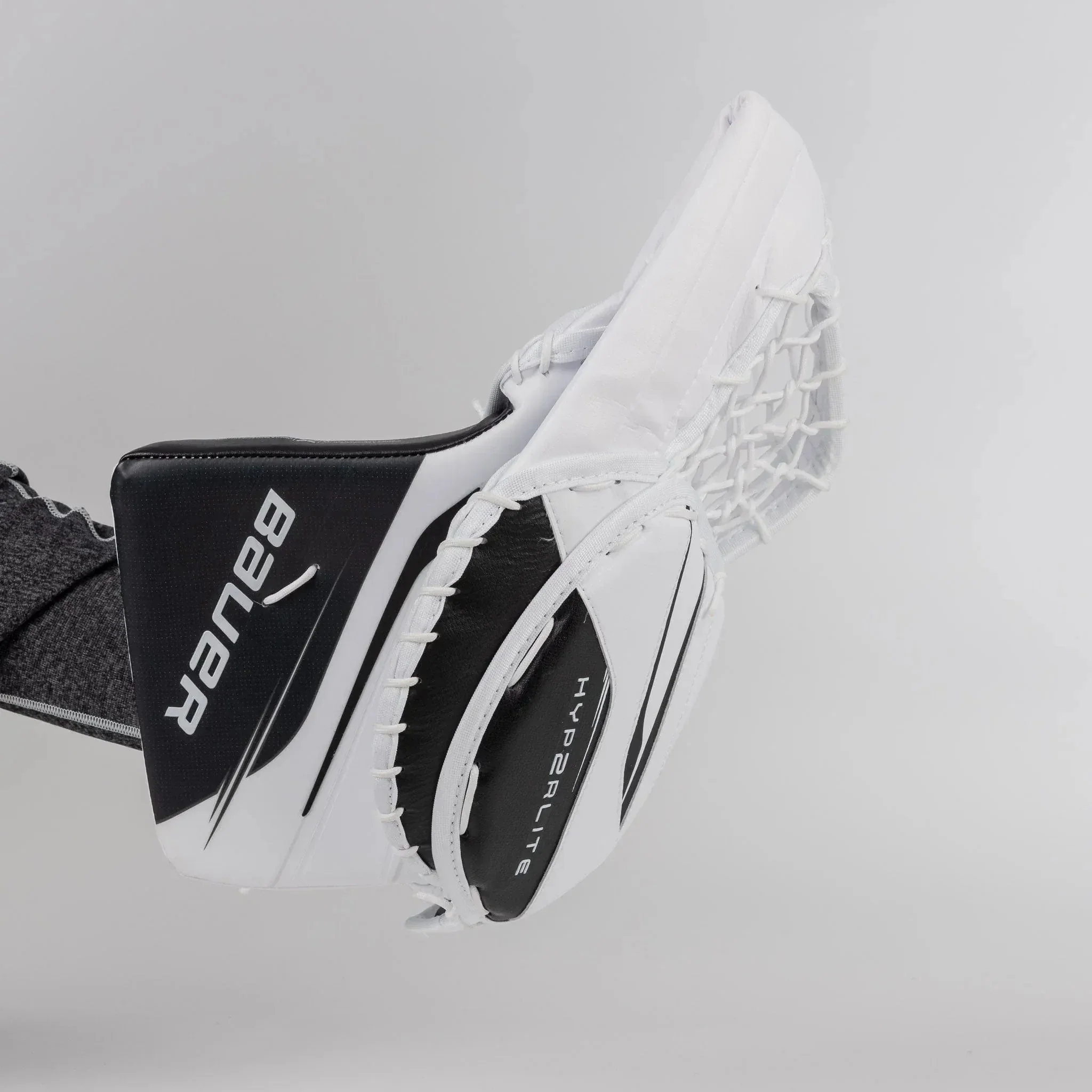 Bauer Vapor HyperLite2 Senior Goalie Catcher - Image 6