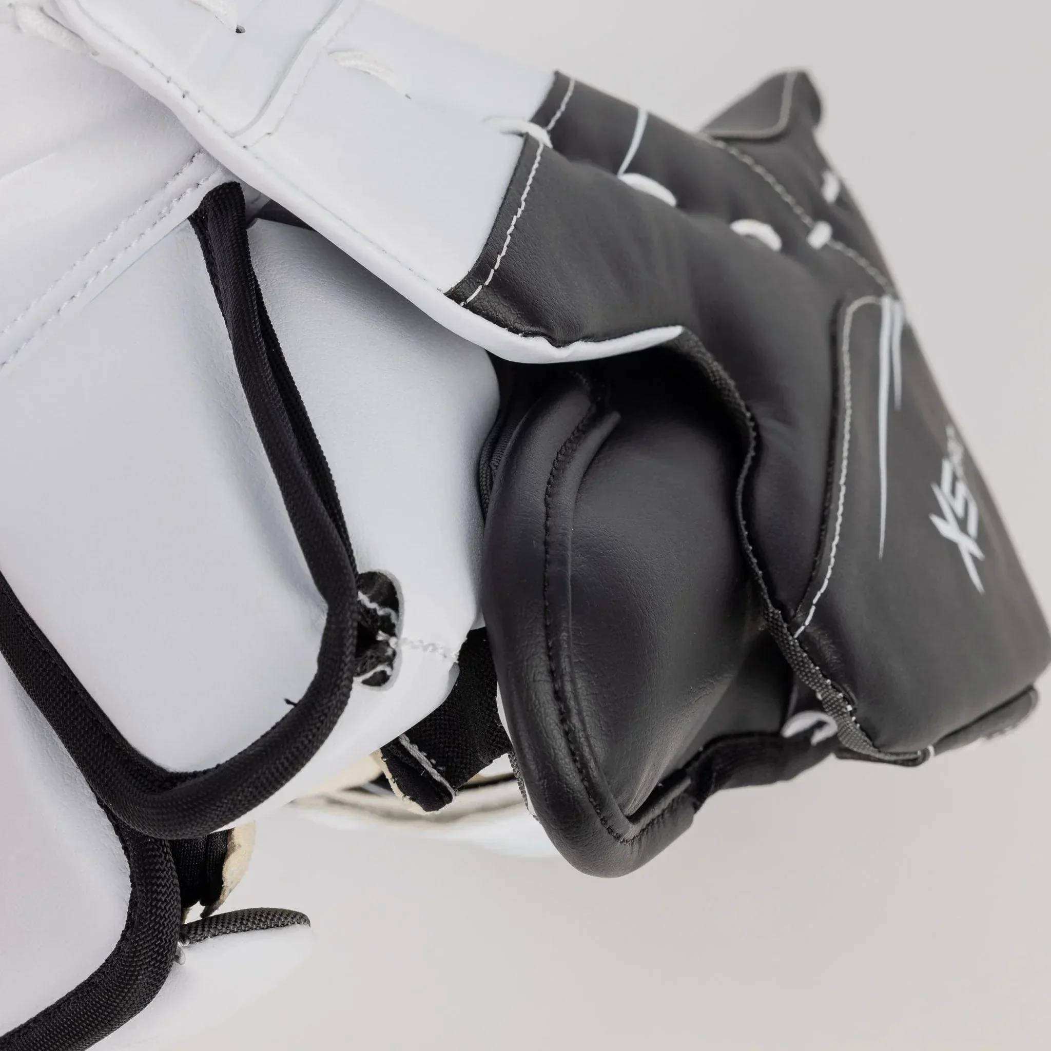 Bauer Vapor X5 Pro Intermediate Goalie Blocker - Image 21