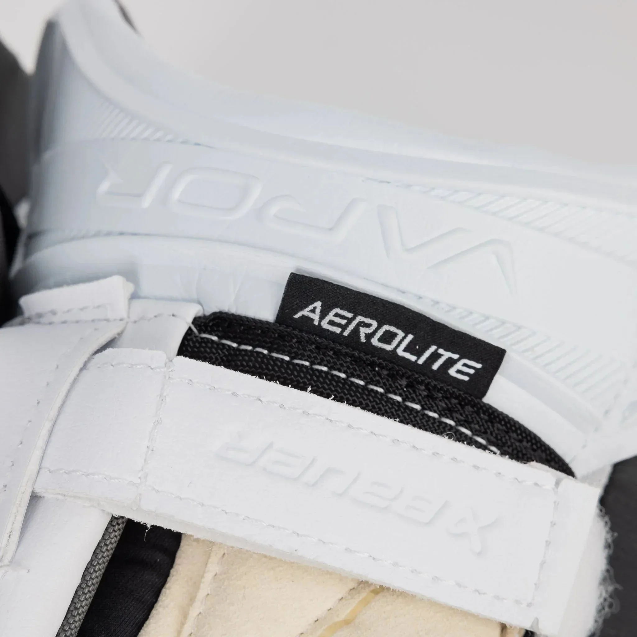 Bauer Vapor X5 Pro Intermediate Goalie Blocker - Image 25
