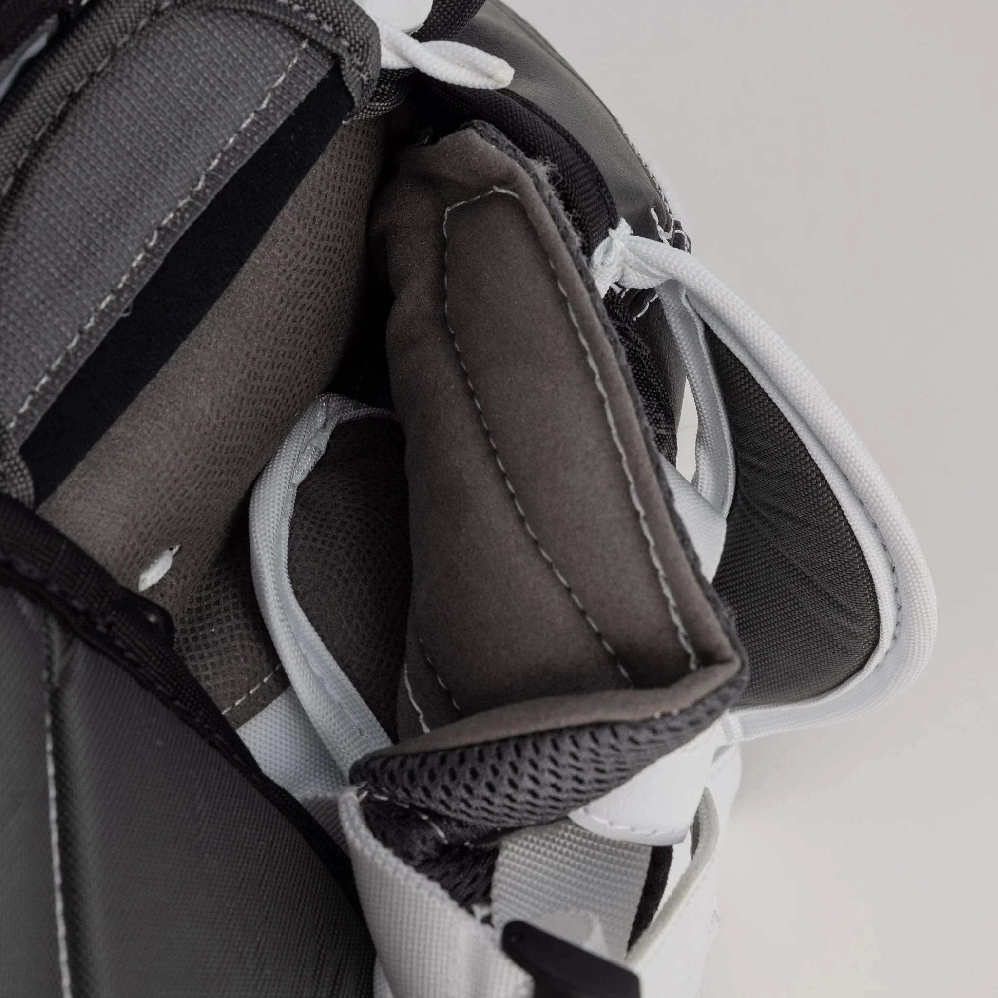 Bauer Vapor X5 Pro Intermediate Goalie Catcher - Image 31