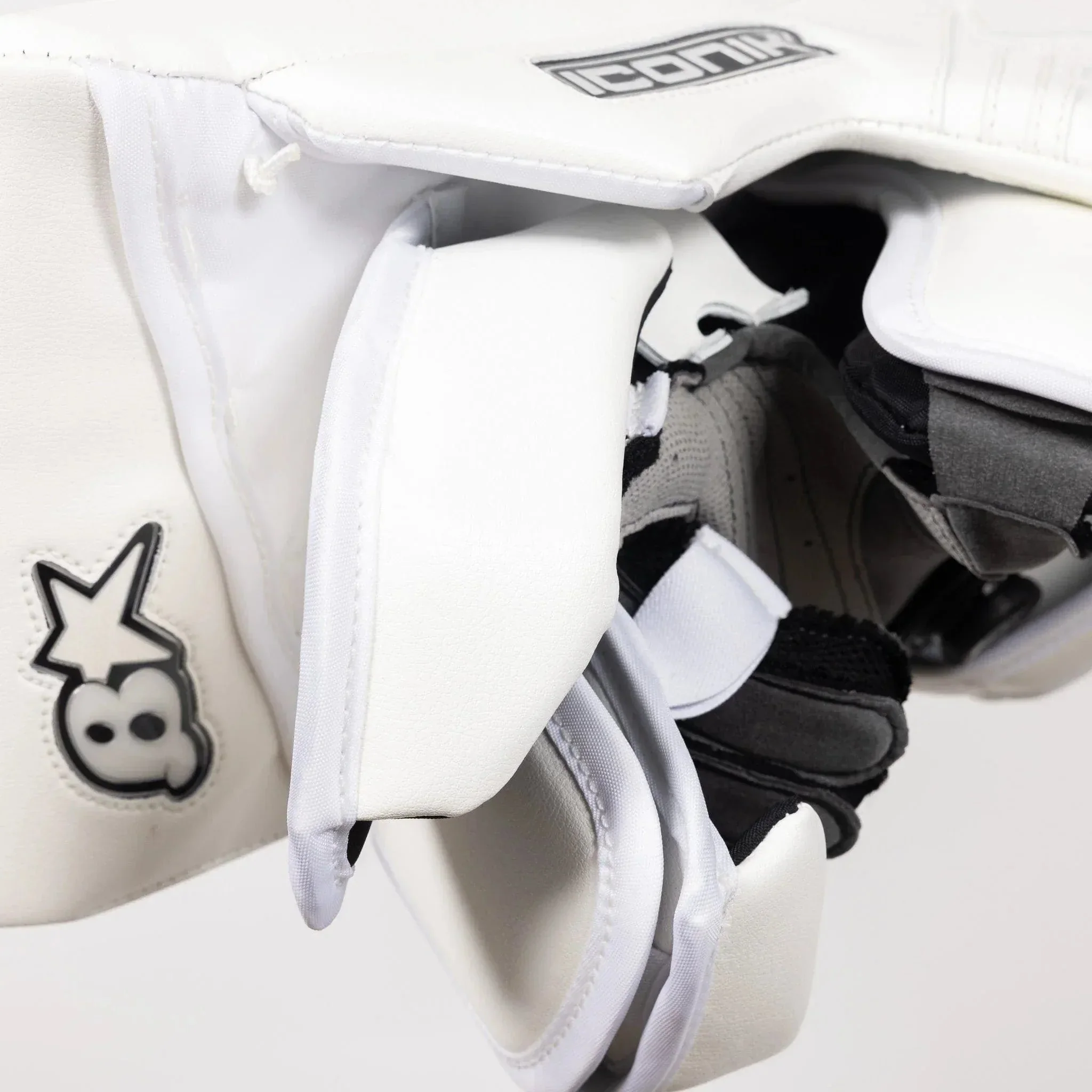 Brian's ICONIK Senior Goalie Blocker - Image 6