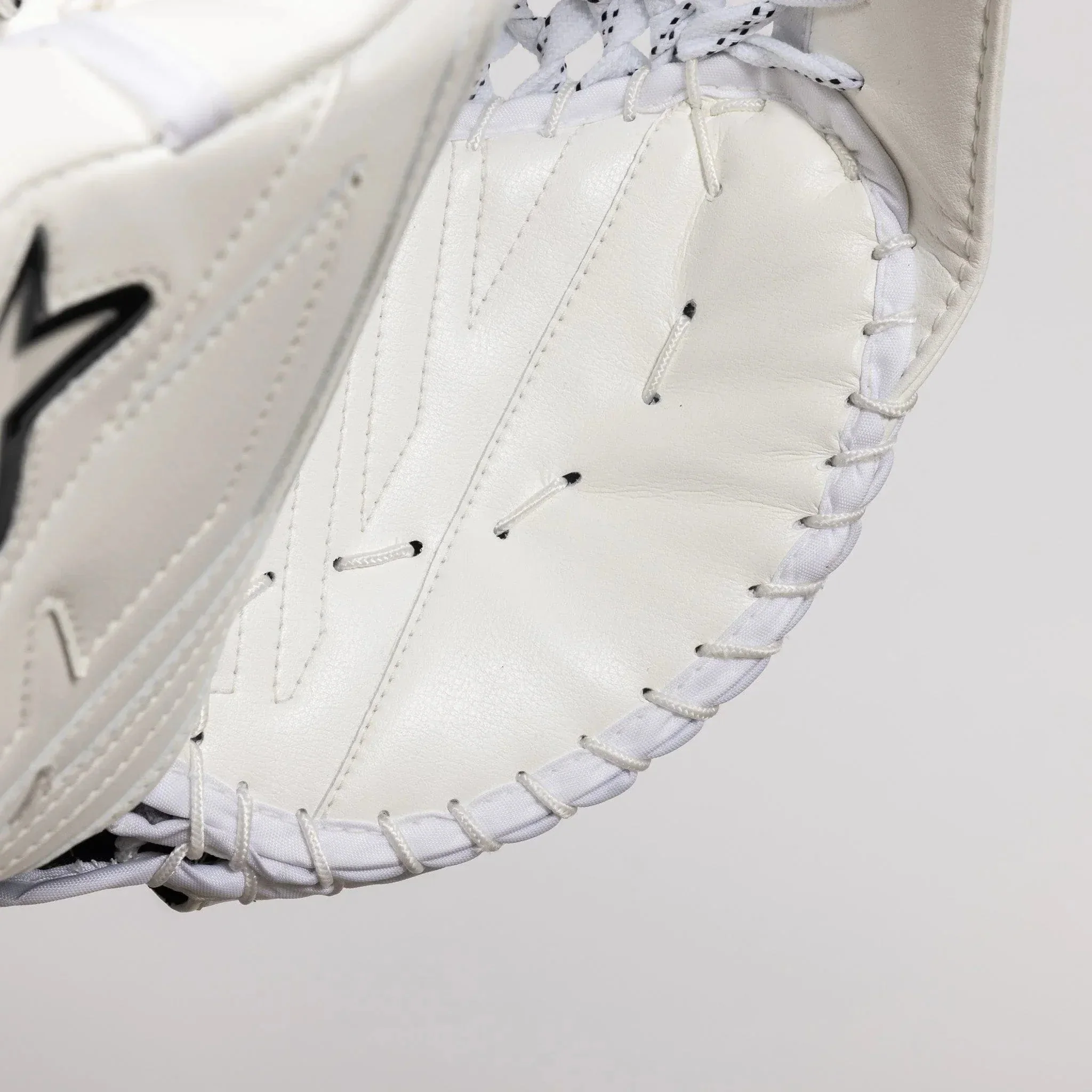 Brian's ICONIK Senior Goalie Catcher - Image 11