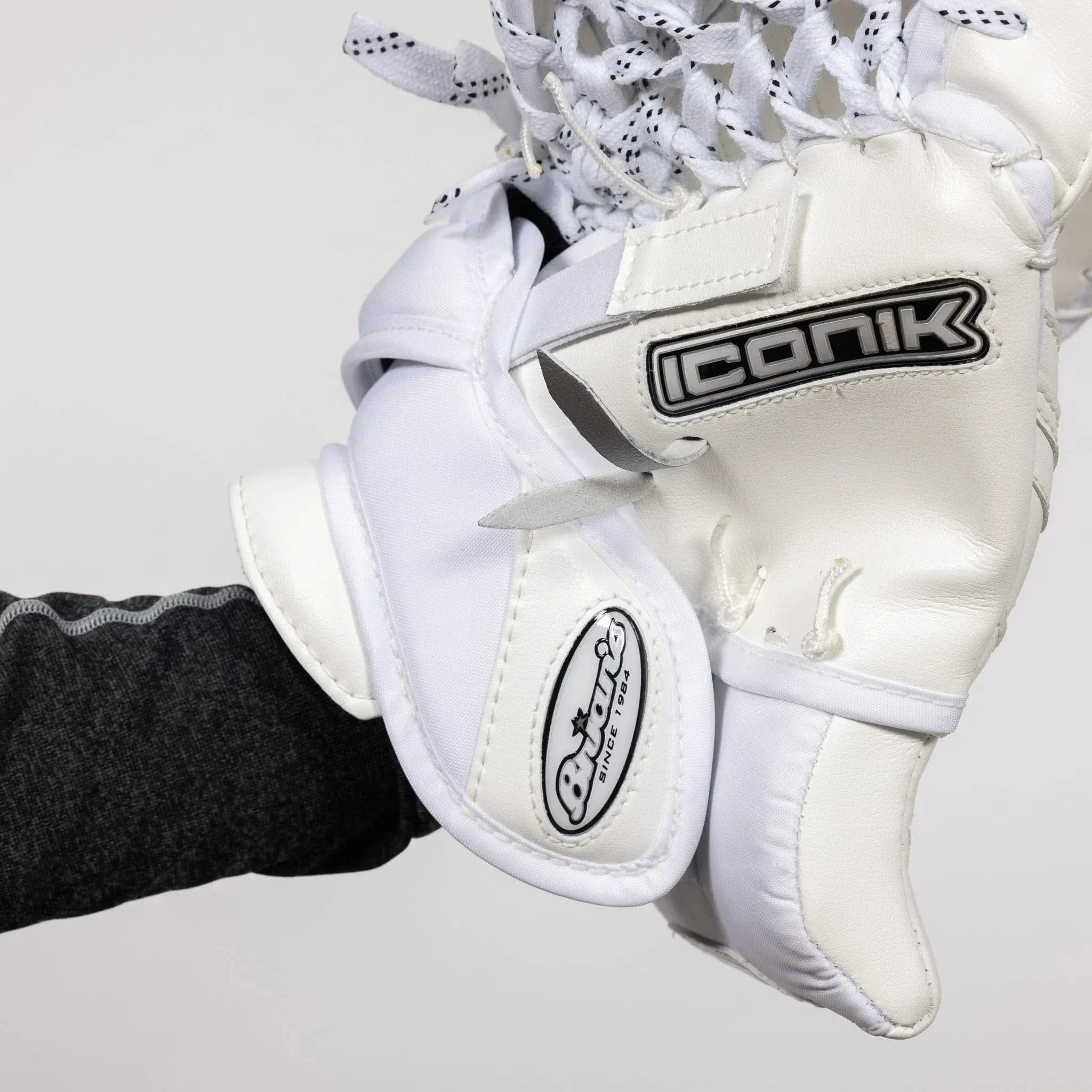 Brian's ICONIK Senior Goalie Catcher - Image 6