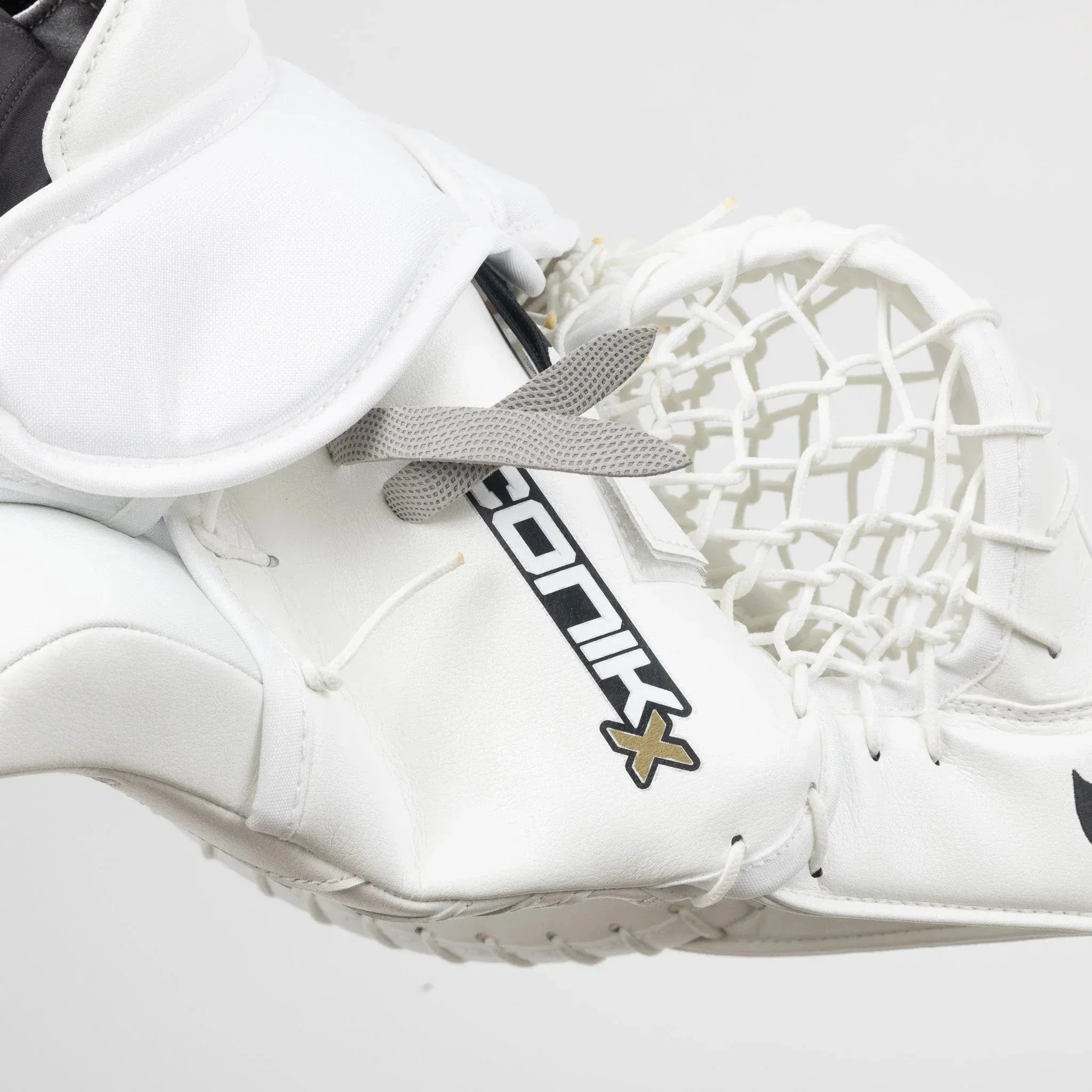 Brian's ICONIK X Intermediate Goalie Catcher - Image 15