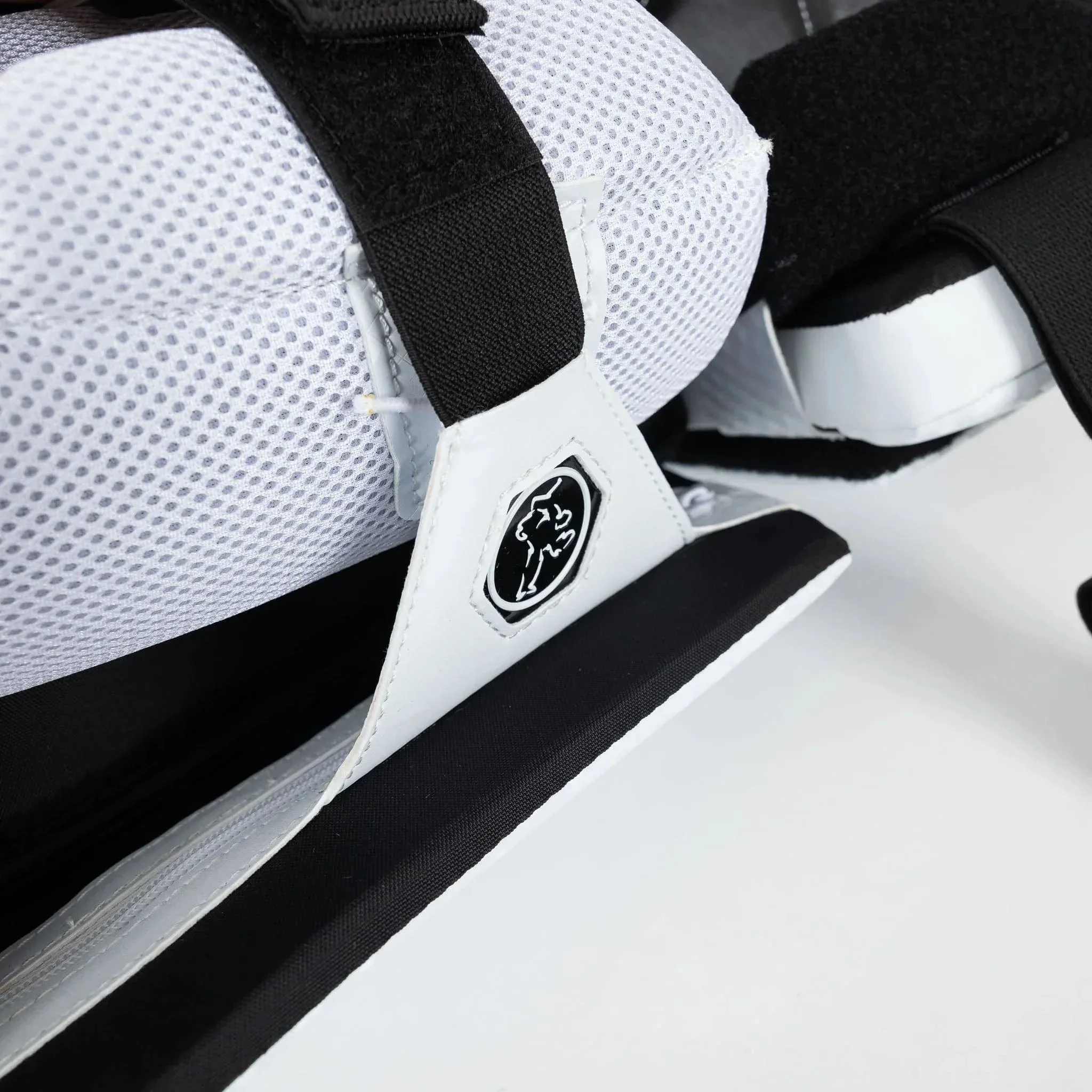 Vaughn Ventus SLR3 Junior Goalie Leg Pads - Image 13