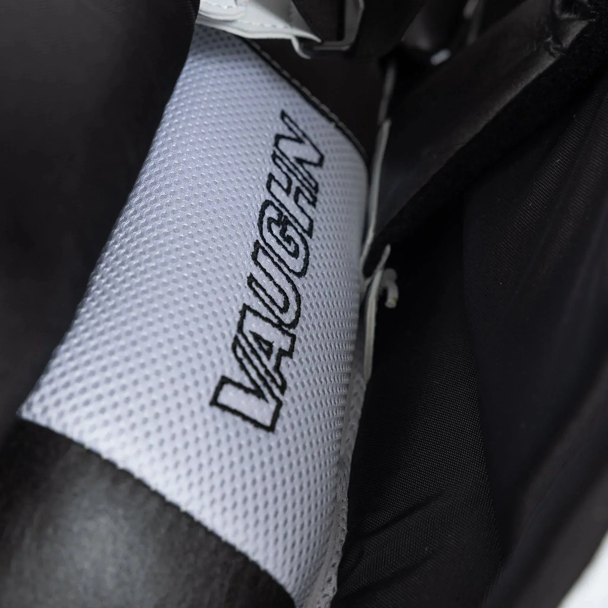 Vaughn Ventus SLR3 Junior Goalie Leg Pads - Image 15