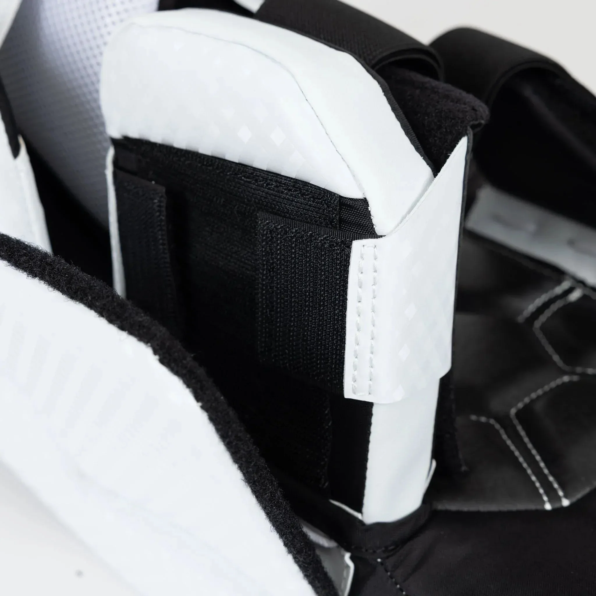 Vaughn Ventus SLR3 Junior Goalie Leg Pads - Image 17